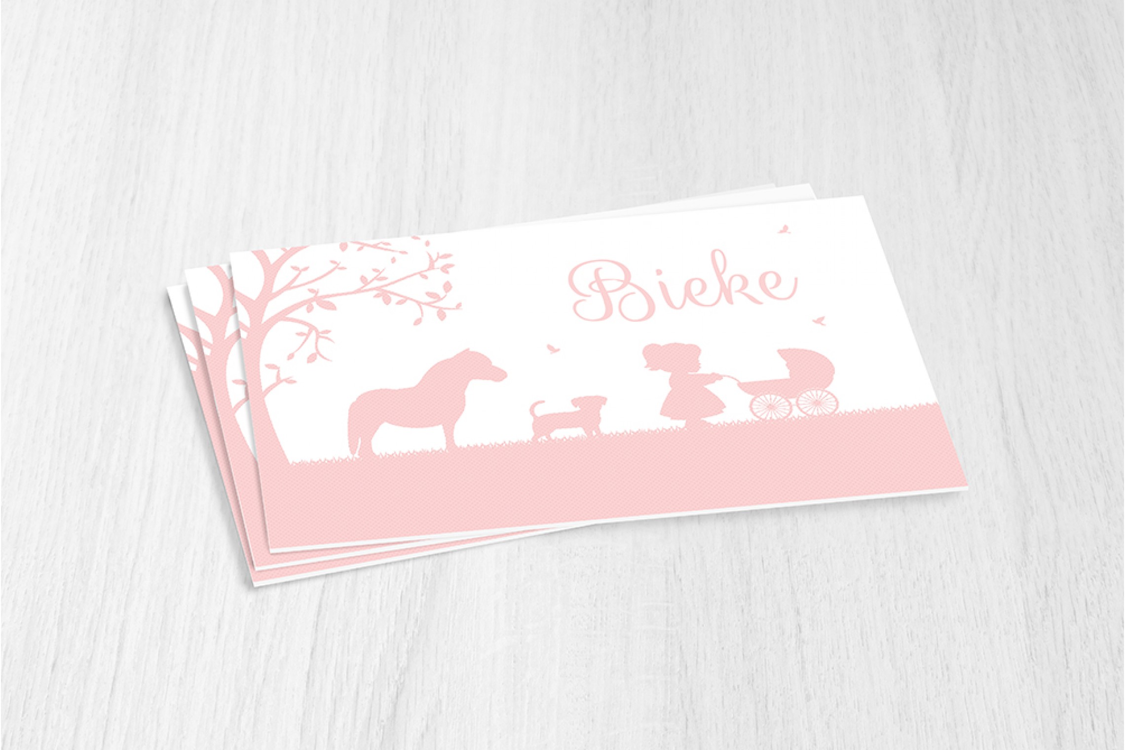 Meisje met kinderwagen